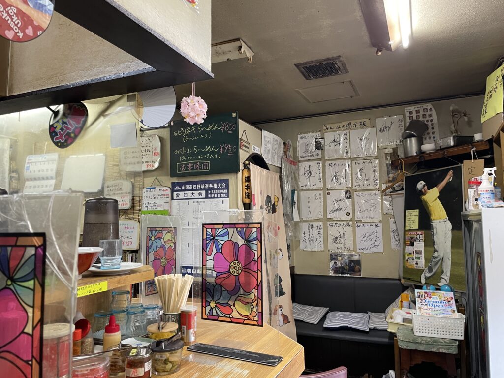 桜花ラーメン店内